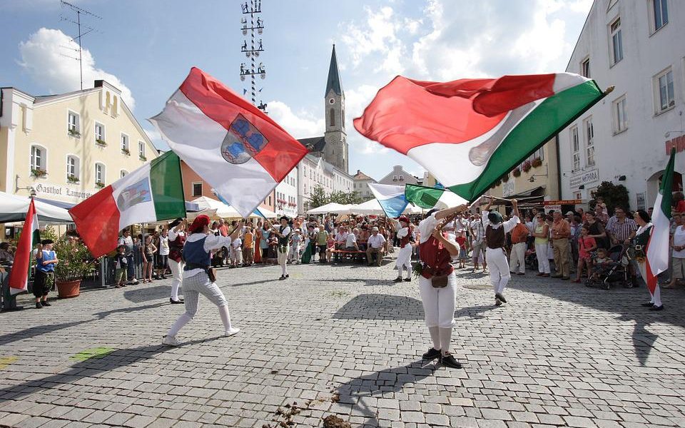 Festival internazionale del Folklore - Bandiere e sbandieratori