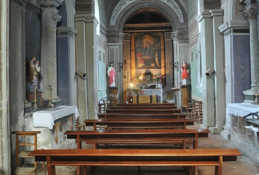 San Lorenzo di Sezze - Chiesa Interni con banchi