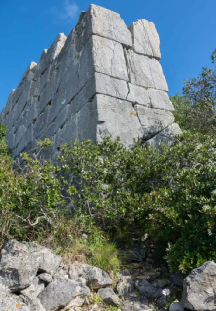 Il mistero delle mura ciclopiche - Circeo torrione molto suggestivo