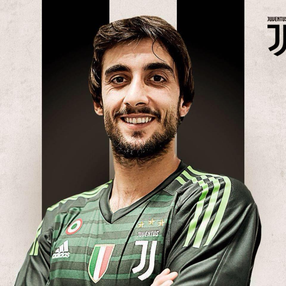 Mattia Perin da Latina - Perin con la maglia della Juve