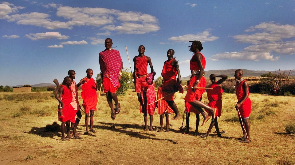 Kenya partner commerciale per l’Italia - Masai che danzano