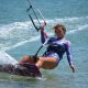 Surf e kitesurf a Latina - ragazza che surfa