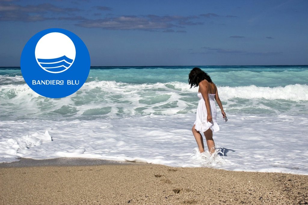 Latina Bandiera blu - Spiaggia con mare grosso