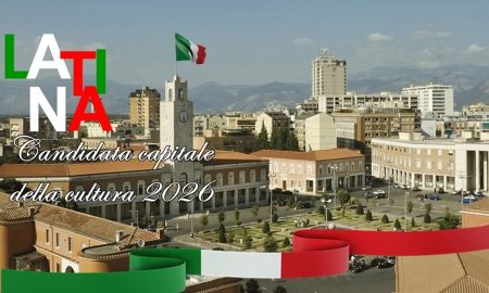 Latina capitale della cultura 2026 - Piazza Del Popolo Latina Con Tricolore Capitale