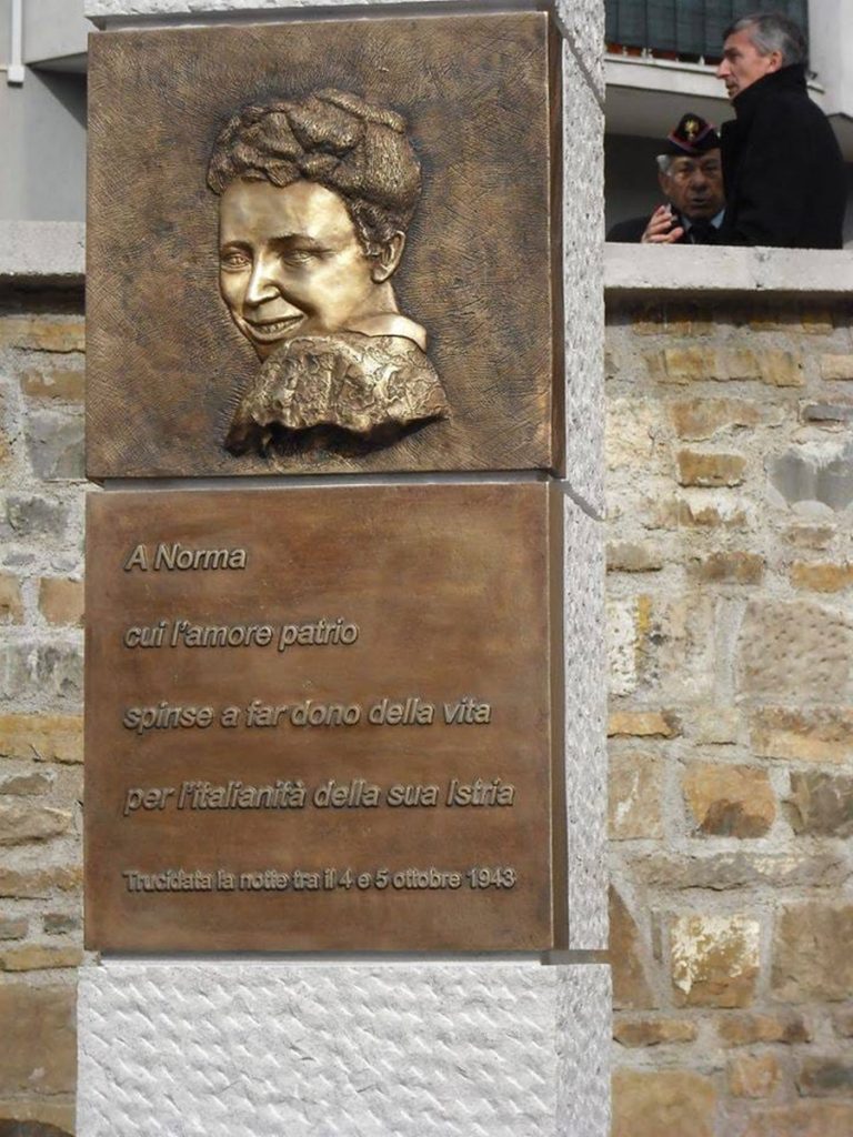 Norma Cossetto martire- Monumento Cossetto in una stele