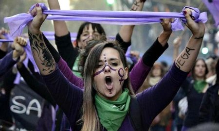 Flash mob a Latina - Ragazza che protesta