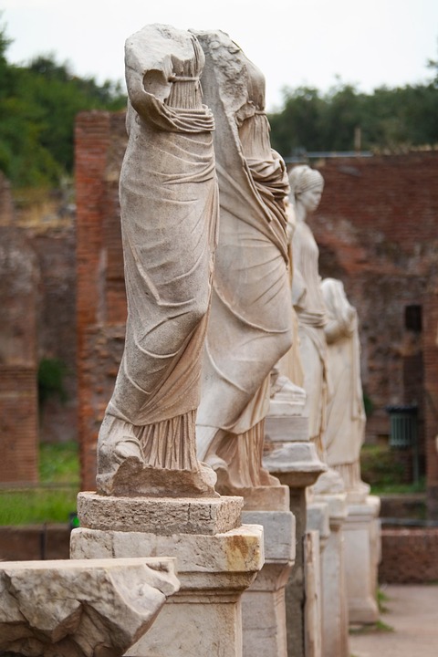 Reperti archeologici pontini trafugati - Statue in foto