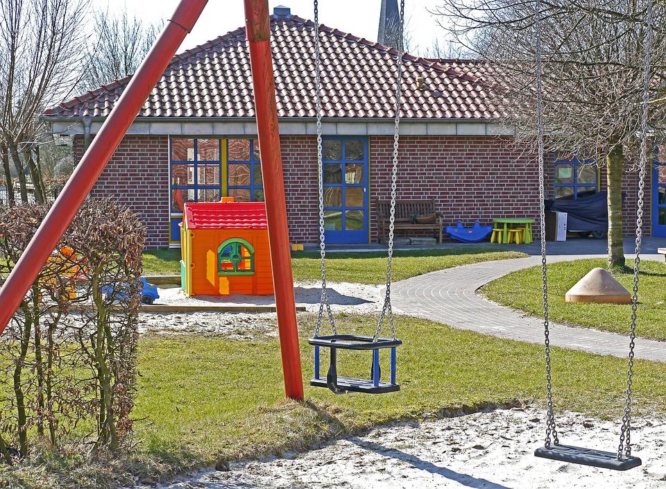 Nuovi giochi nei parchi comunali a Latina - Scuola