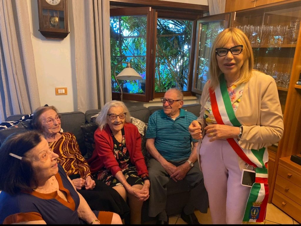 Clotilde compie 104 anni - il sindaco Celentano
