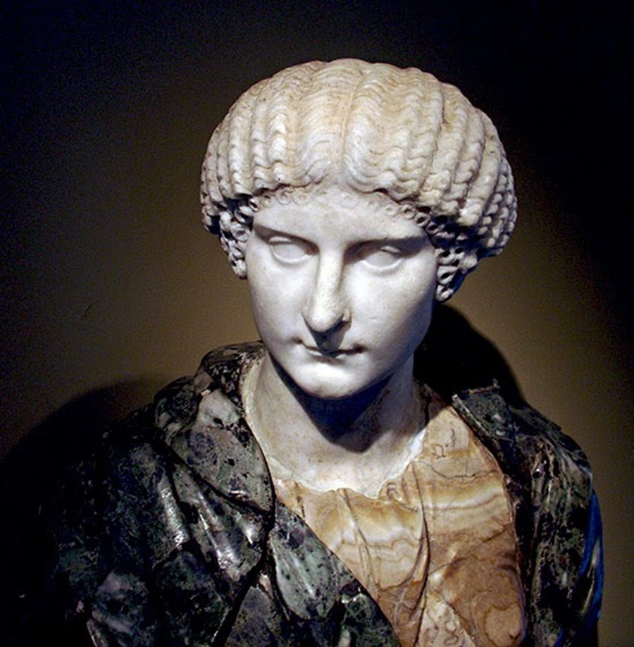 Agrippina Minore 
 - Agrippina Min statua