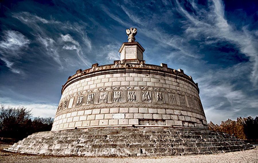 Vittorio Quattrini -  monumento