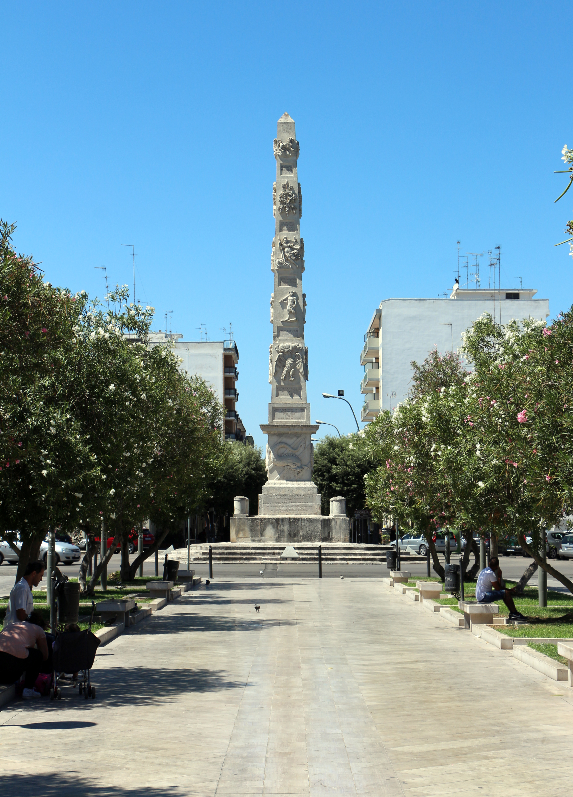 Porta Napoli Lecce - Obelisco