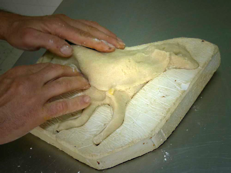 Stampo Agnello Pasquale Kaiser 0.7L - In Alluminio Antiaderente, Con Mollette Silicone, Per Dolci E Torte, Design 3D - Foto 7