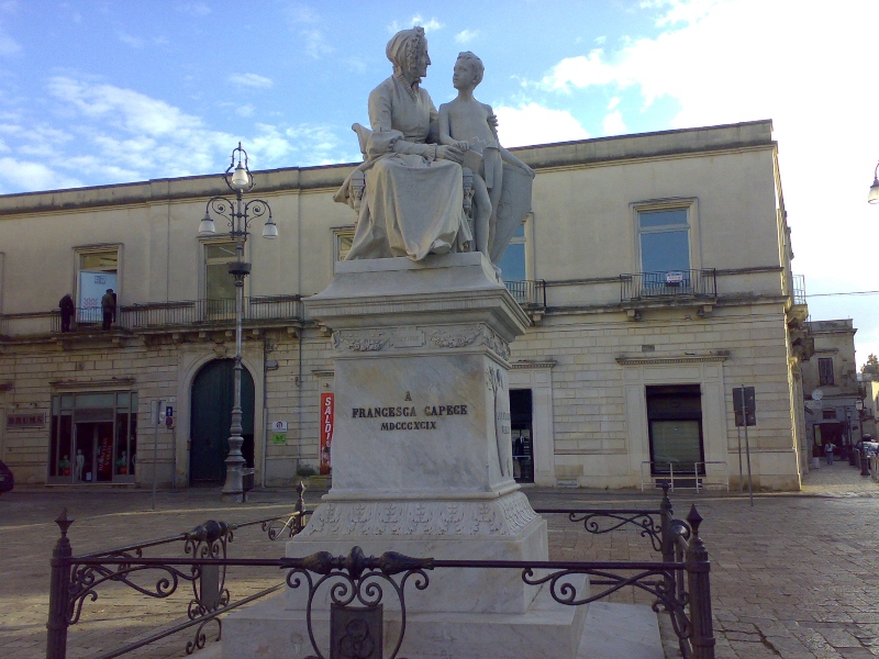 Monumento In Onore Di Francesca Capece