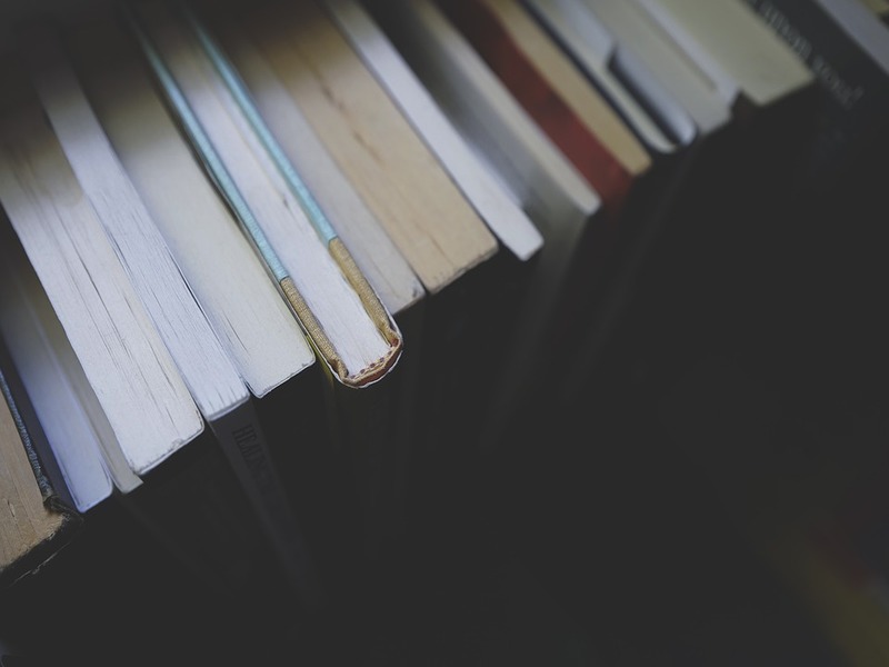 Primo piano di editoria e libri