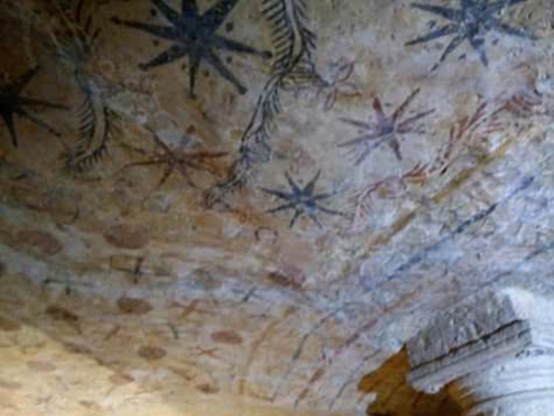 Soffitto della Cripta di Ugento con stelle e croci teutoniche