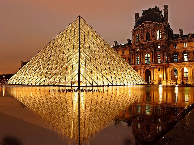 Ill Louvre di Parigi
