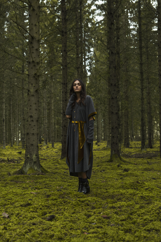 modella nel bosco