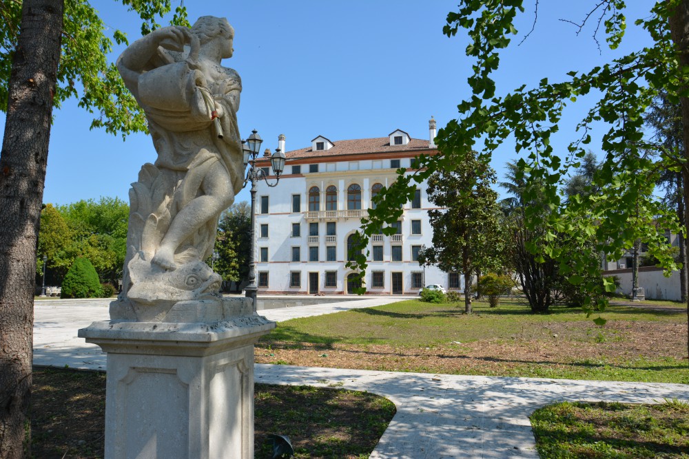 Palazzo Malmignati Tra ville e Giardini
