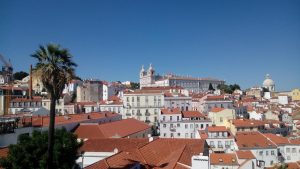 Vista di Alfama a Lisbona