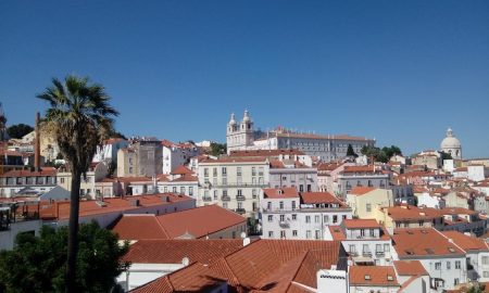 Vista di Alfama a Lisbona
