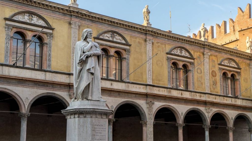 Statua di Dante a Verona