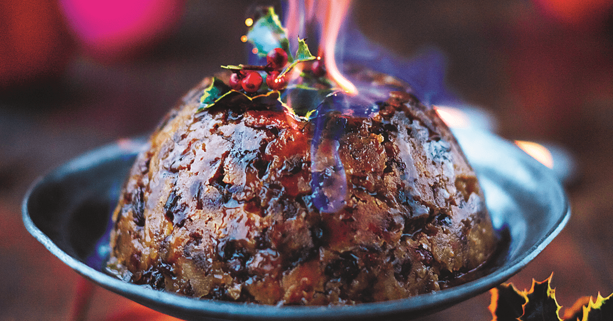 Il Christmas pudding mentre viene servito flambé