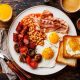 colazione inglese a Londra- immagine con colazione e toast