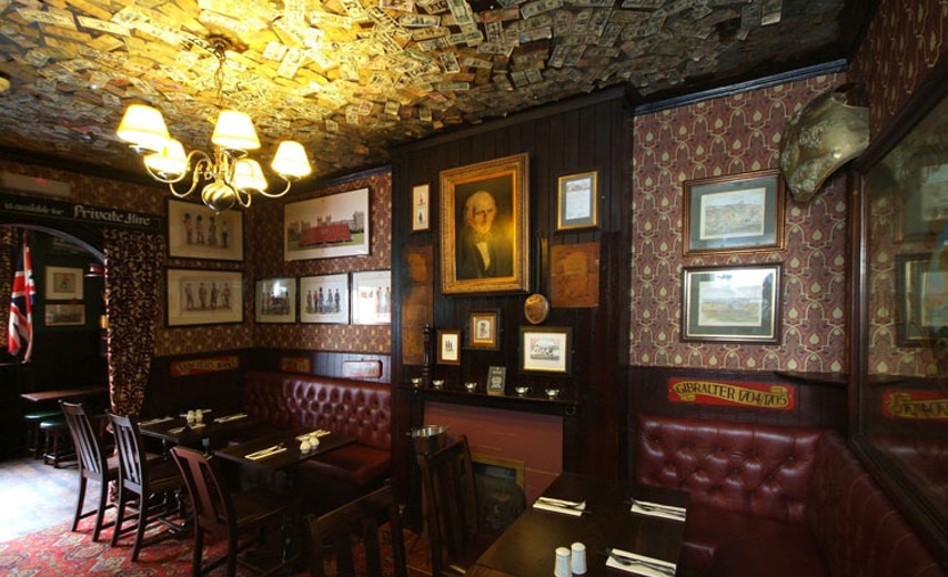 Pub infestati a Londra. Immagine del Grenadier Pub