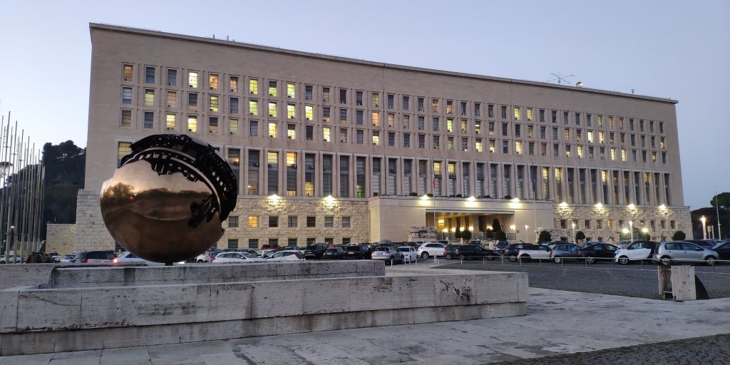 tornare in Italia: esterno Palazzo Della Farnesina