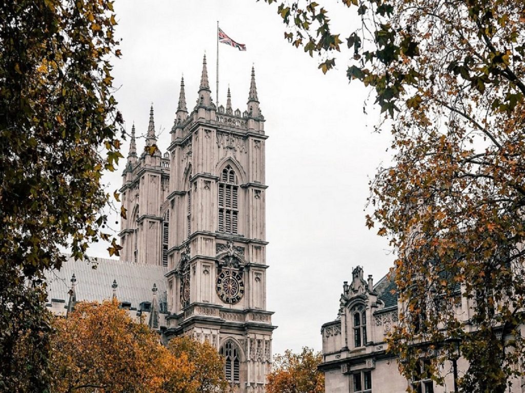 5 Motivi Per Visitare Londra In Autunno vista chiesa