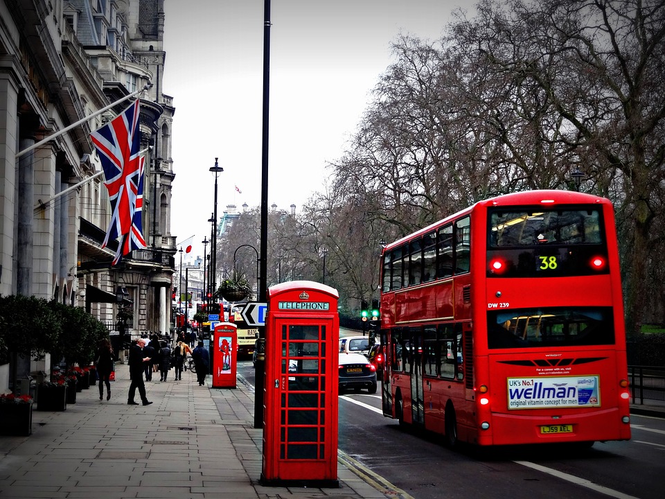 Farmaco anti-Covid - le vie di Londra in inverno