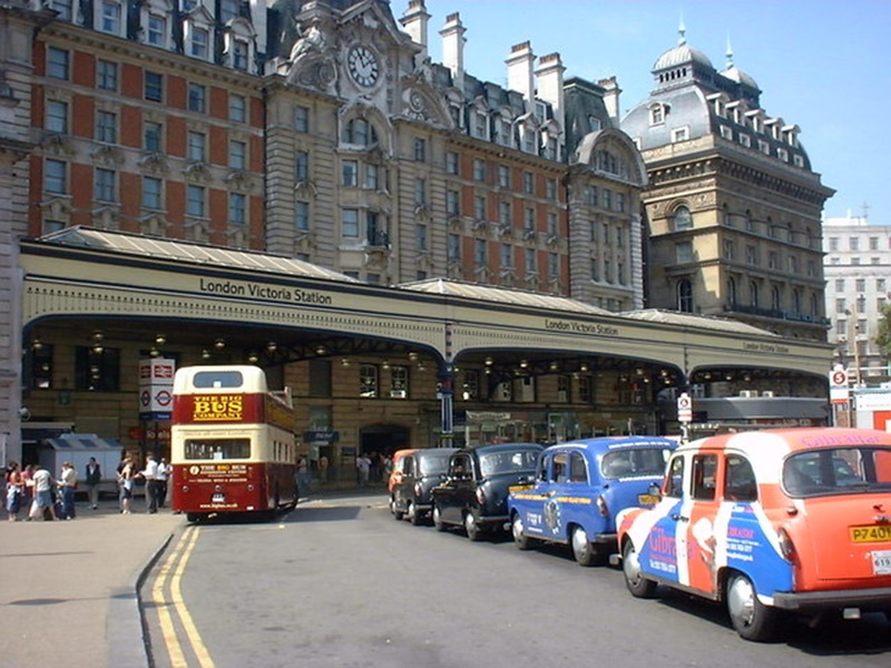 Variante del #Covid-19 - Stazione Di Londra dall'esterno