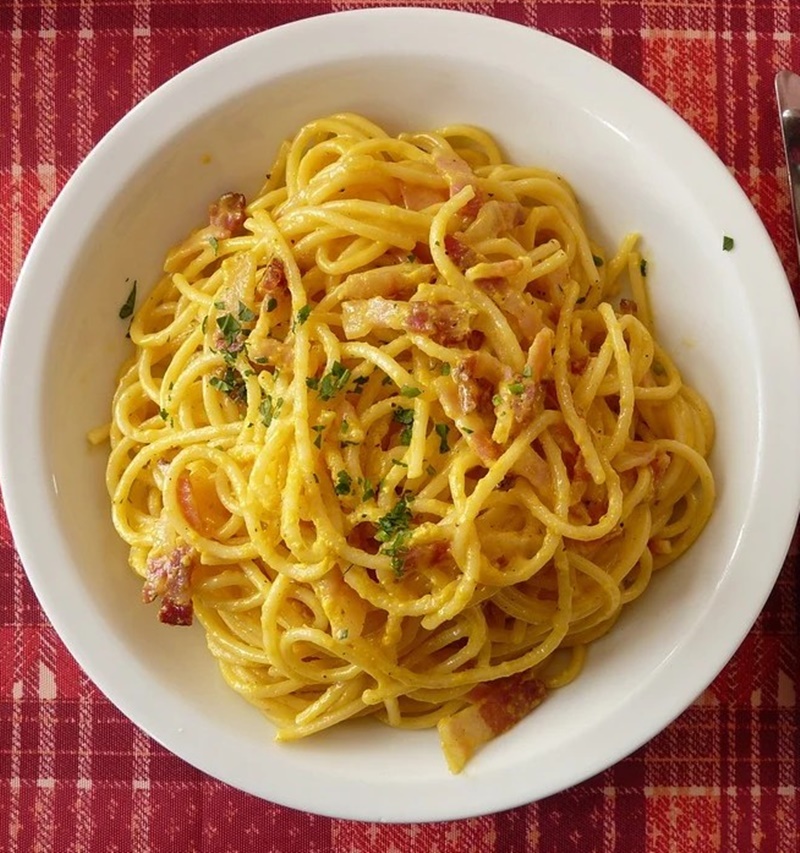 La carbonara - Spaghetti Con Pancetta fresca