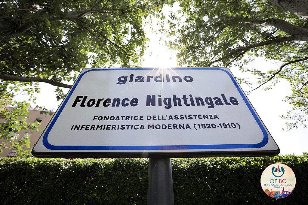 Segnaletica - Targa A Bologna in un giardino dedicato a Florence Nightingale