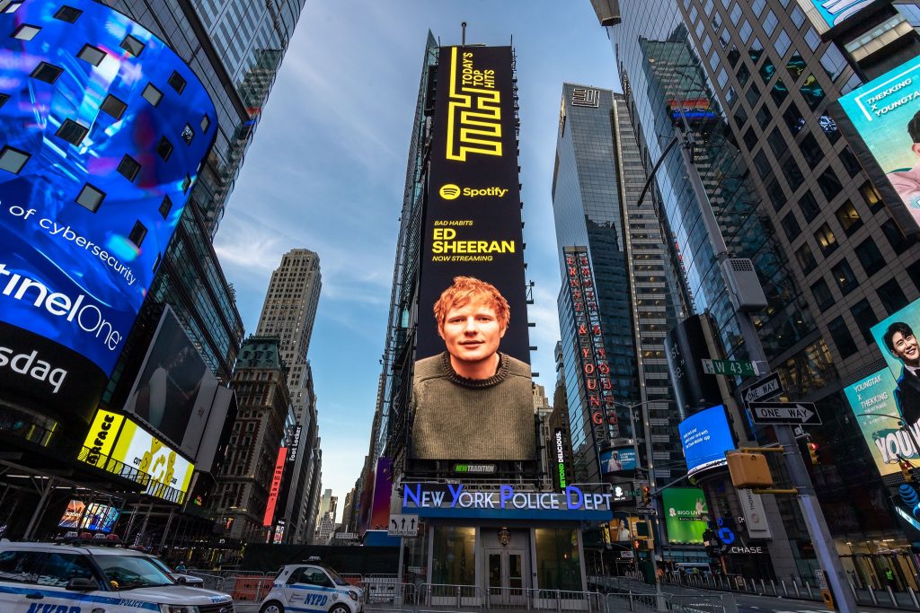 Ed Sheeran compra casa in Umbria - Ed a New York