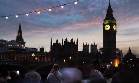 Visitare Londra per le feste - Lucine sul Tamigi