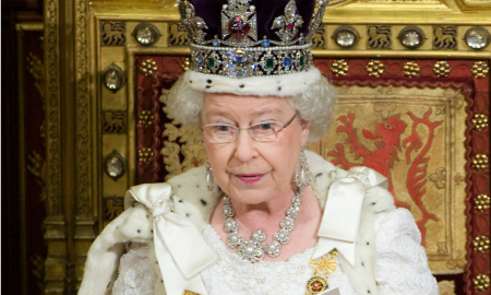 Elisabetta II - la Sovrana con la corona