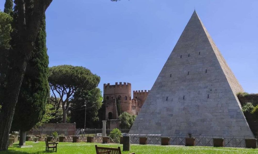I viaggi letterari dal mondo anglosassone verso l’Italia - Piramide Roma
