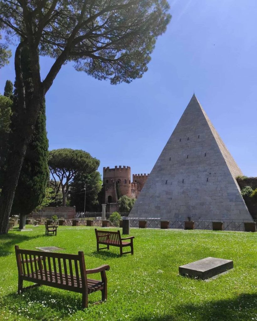 I viaggi letterari dal mondo anglosassone verso l’Italia - Piramide Roma