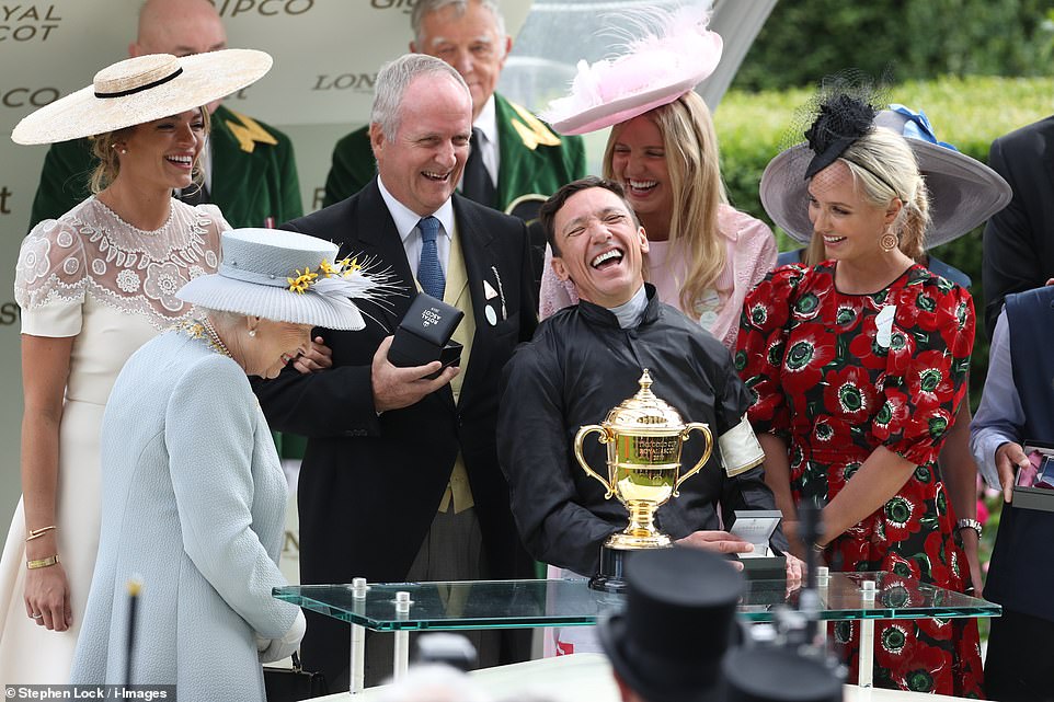 Frankie Dettori - Dettori E La Regina Elisabetta I dopo la vittoria