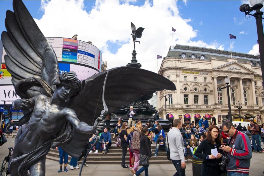 Modello ciociaro - Piccadilly Circus e il monumento a London 