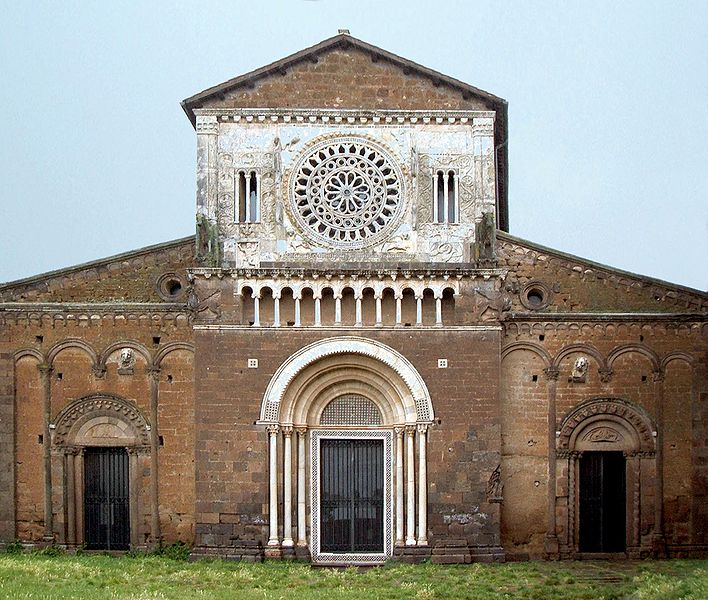 Cattedrale di San Giovanni di Los Angeles la cui facciata è analoga a quella della chiesa di San PIetro di Tuscania rappresentata nell'immagine