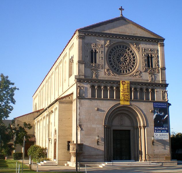 Cattedrale di San Giovanni di Los Angeles vista frontalmente