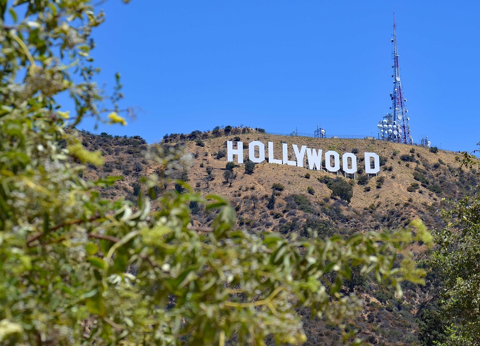 Frank Capra - scritta Hollywood all'entrata della città