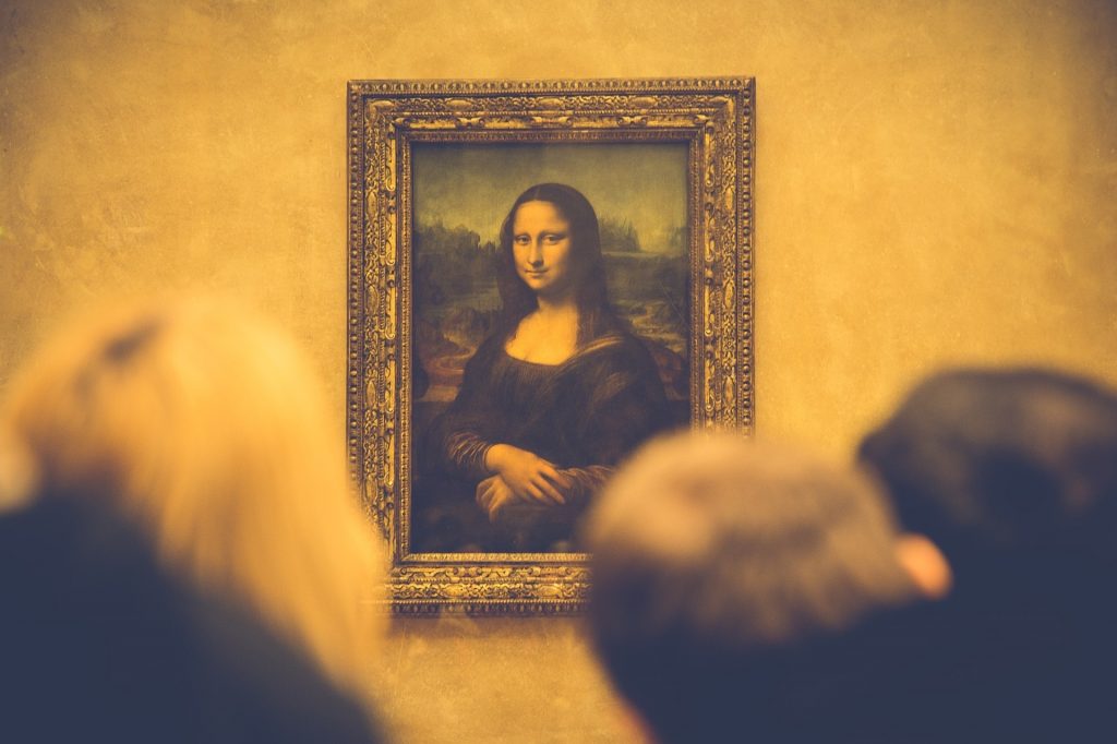 Leonardo da Vinci. La Gioconda guardata da numerosi turisti