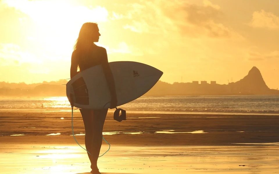 Coronavirus in California - Beach Surfer al tramonto