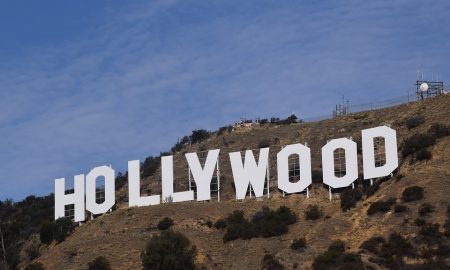 Hollywood - la scritta fotografata dal basso