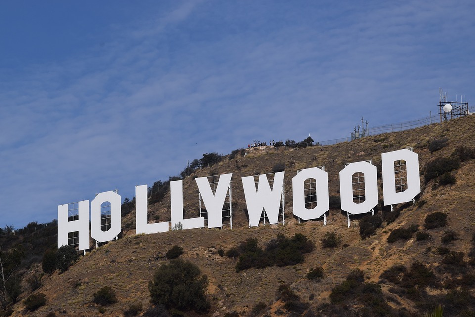 Hollywood - la scritta fotografata dal basso