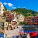 Viaggiare in Italia - Paesaggio Italiano con turisti